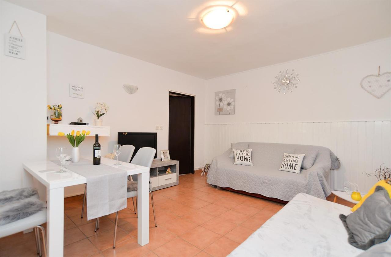 Apartment Dulijana 2042 Pula Bagian luar foto