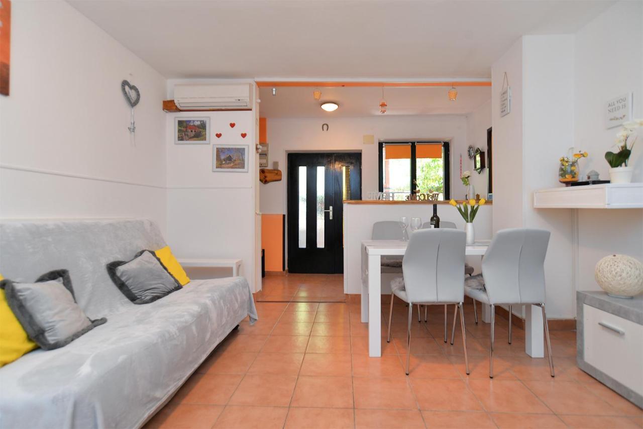 Apartment Dulijana 2042 Pula Bagian luar foto