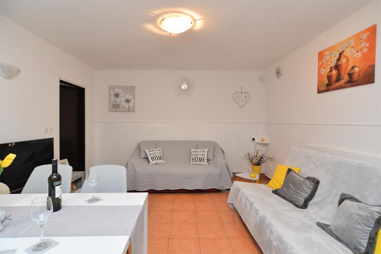 Apartment Dulijana 2042 Pula Bagian luar foto