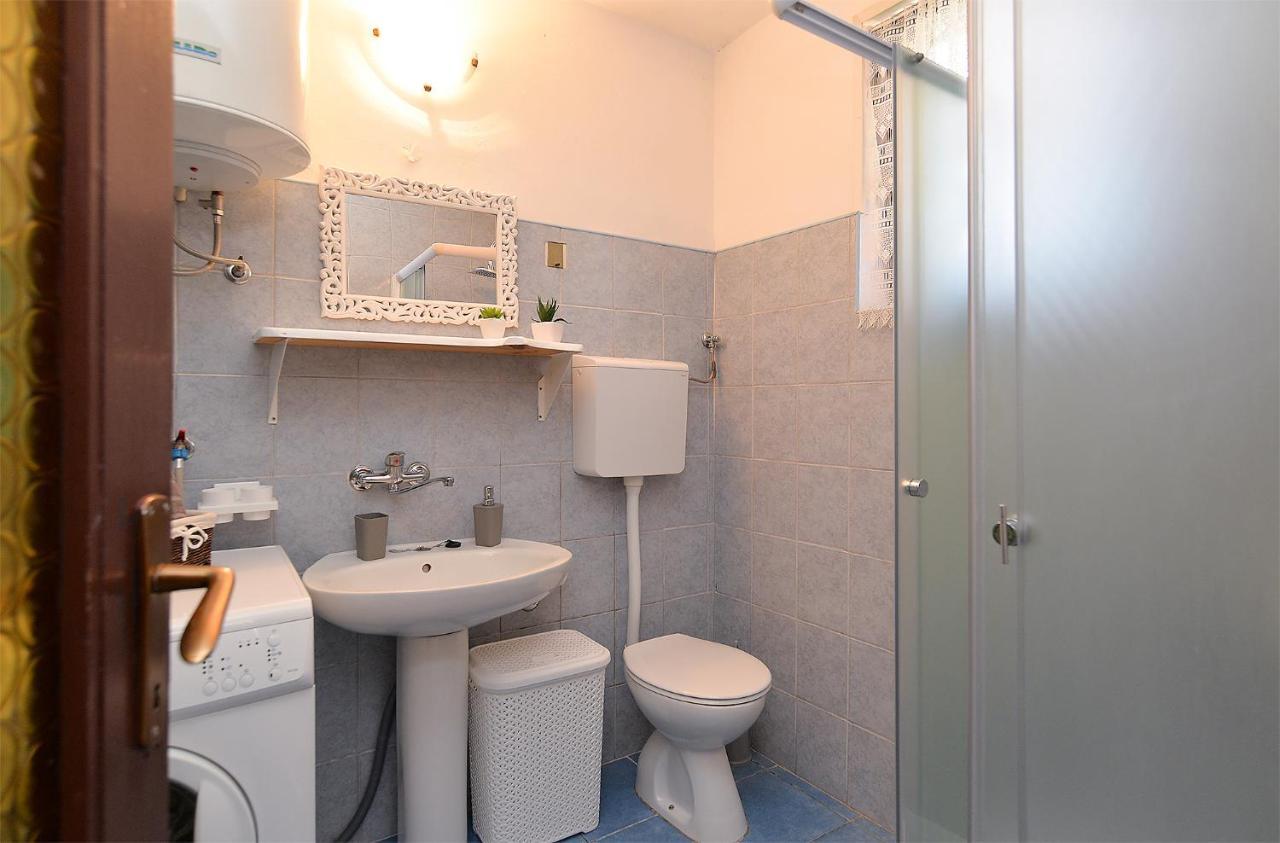 Apartment Dulijana 2042 Pula Bagian luar foto