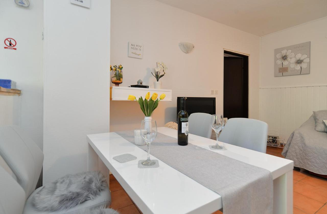 Apartment Dulijana 2042 Pula Bagian luar foto