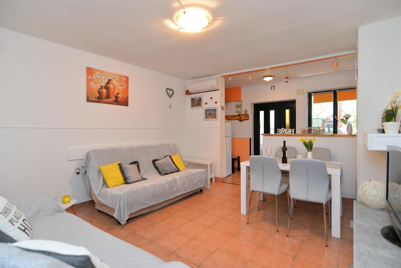 Apartment Dulijana 2042 Pula Bagian luar foto