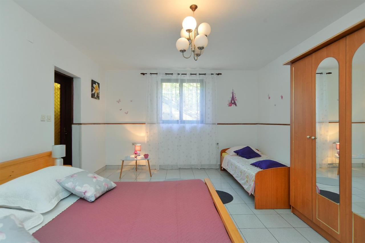 Apartment Dulijana 2042 Pula Bagian luar foto