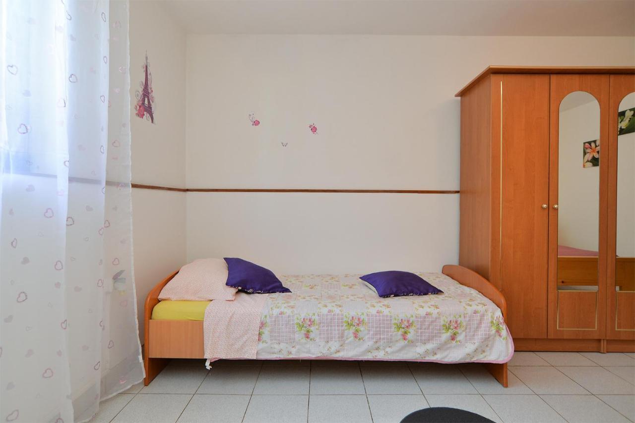 Apartment Dulijana 2042 Pula Bagian luar foto